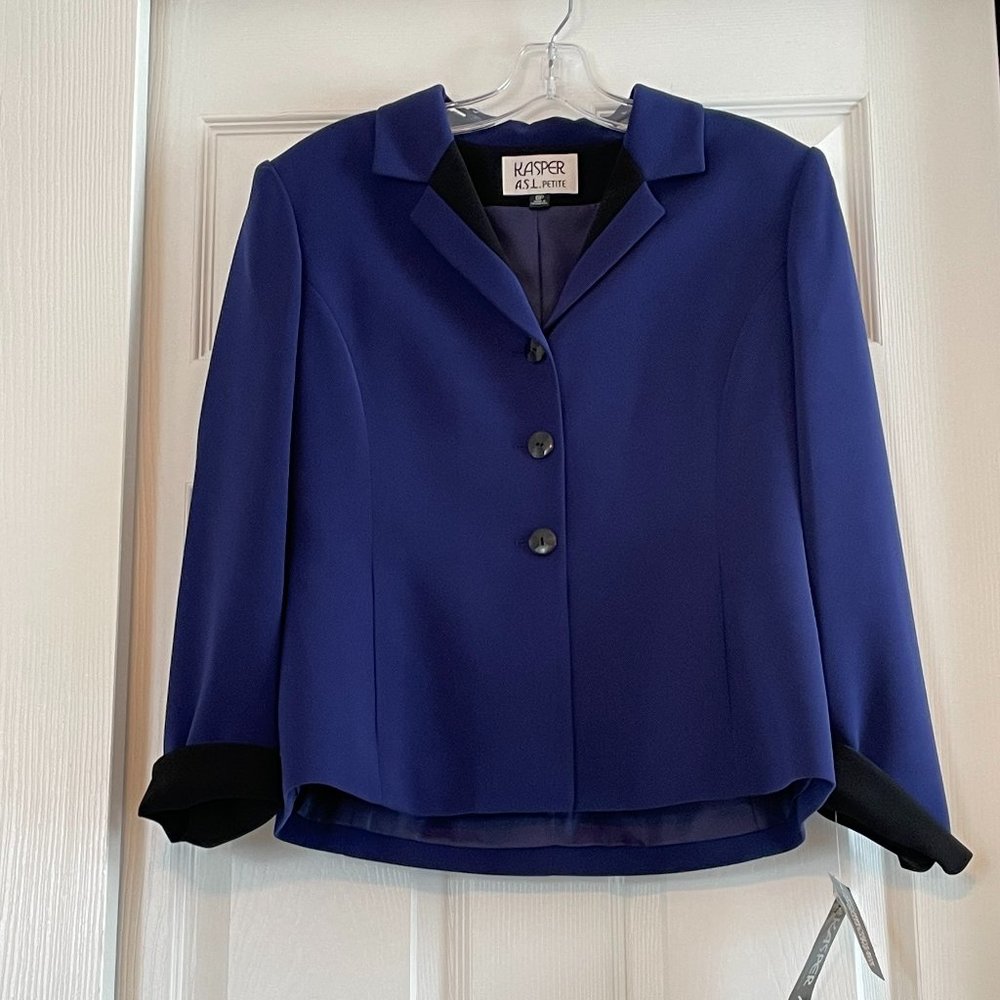 NEW Kasper  Two Piece Suit Size, 8 Petite
